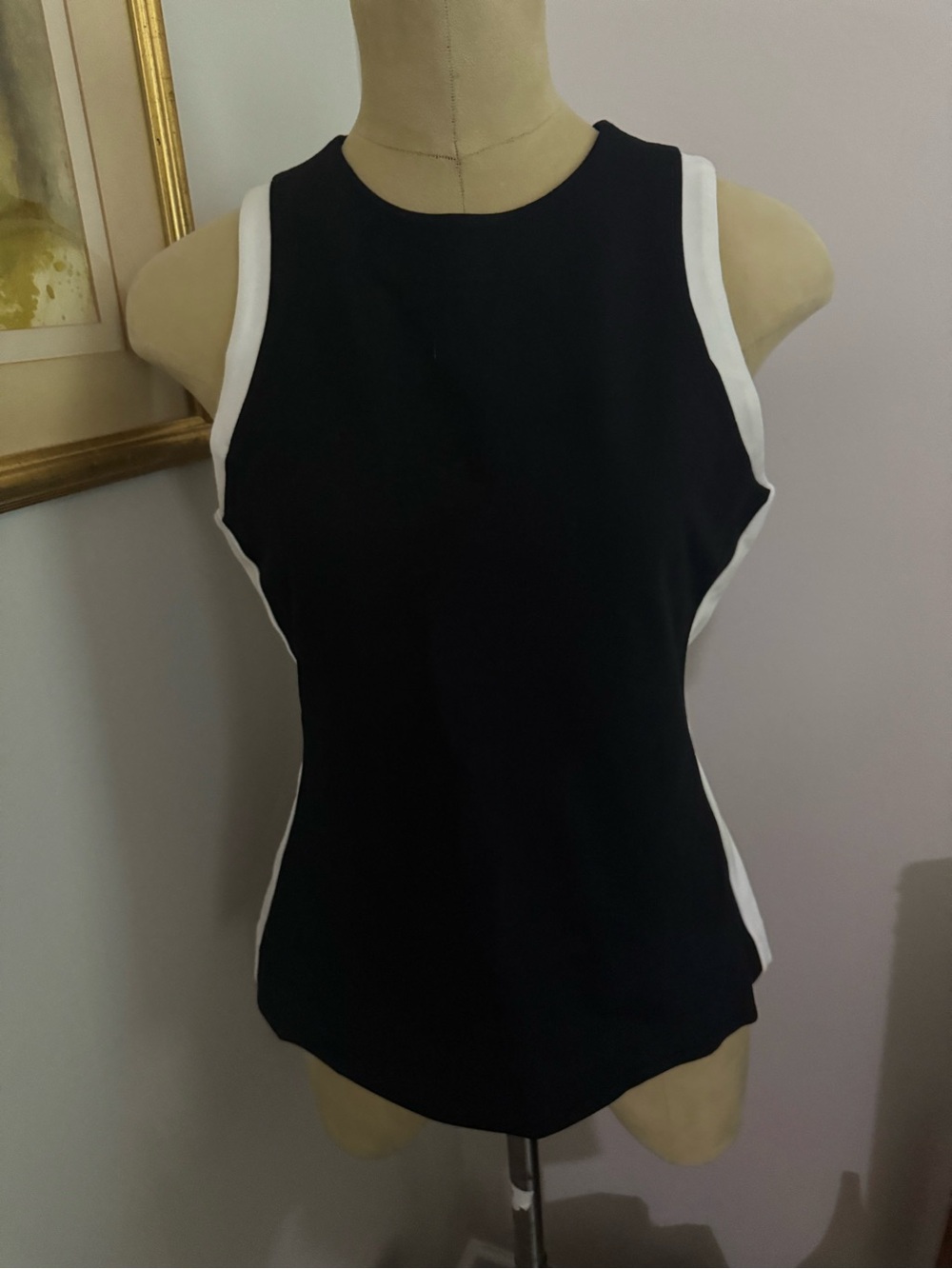 Spanx Classic Black & White Sleeveless Ponte Top Size M